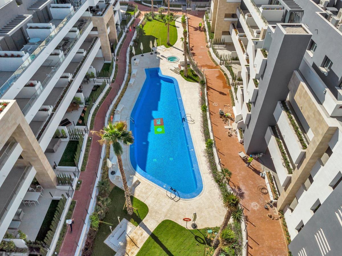 Lovely First Floor Apartment, Heating Pool ! Alicante Exterior foto
